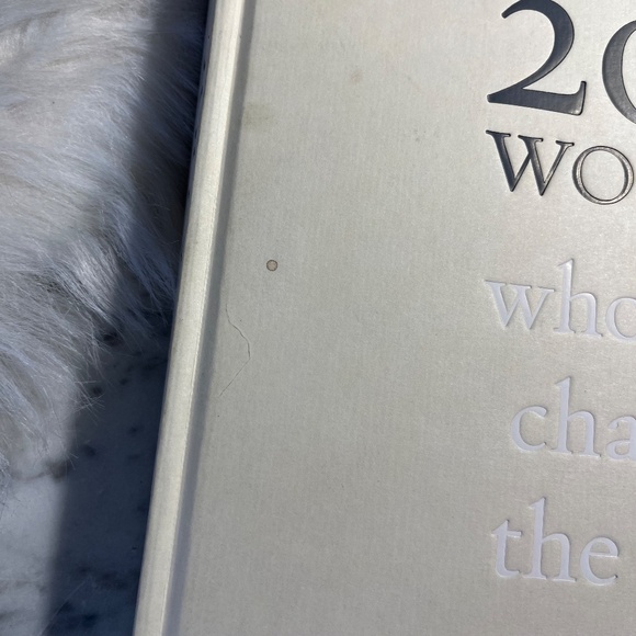 2017 200 Women Who Will Change the Way You See The World Hardcover Book - Picture 3 of 7